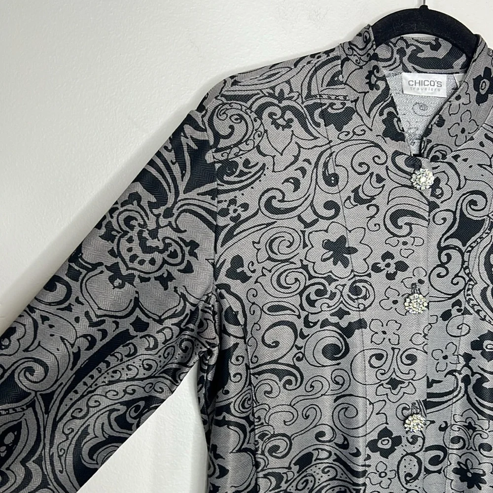 Chico’s Travelers Floral Paisley jeweled button blazer jacket size 2